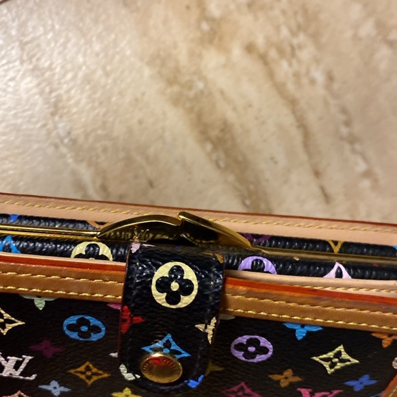 LOUIS VUITTON 'Takashi Murakami Kisslock BLACK WALLET - Picture 13 of 14